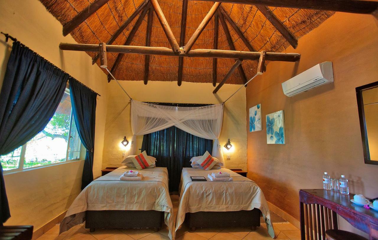 Island Safari Lodge Maun Extérieur photo